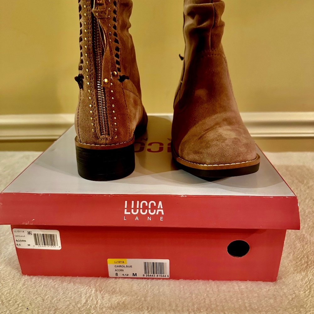 Lucca Lane CarolSue